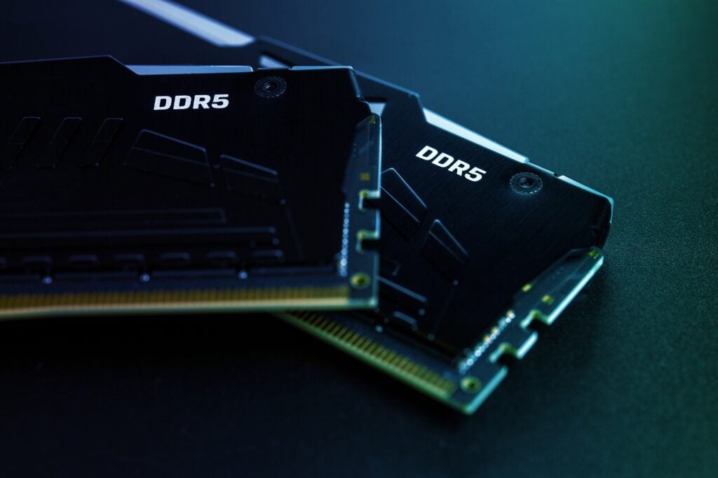 DDR5 memory modules undergo rigorous testing before going to market,ensuring DDR5 signal integrity.