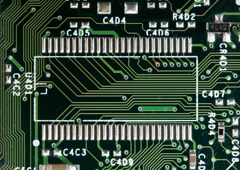 Adopting effective routing topology in PCB design is required to ensure reliable operation and maximize design workflow efficiency.